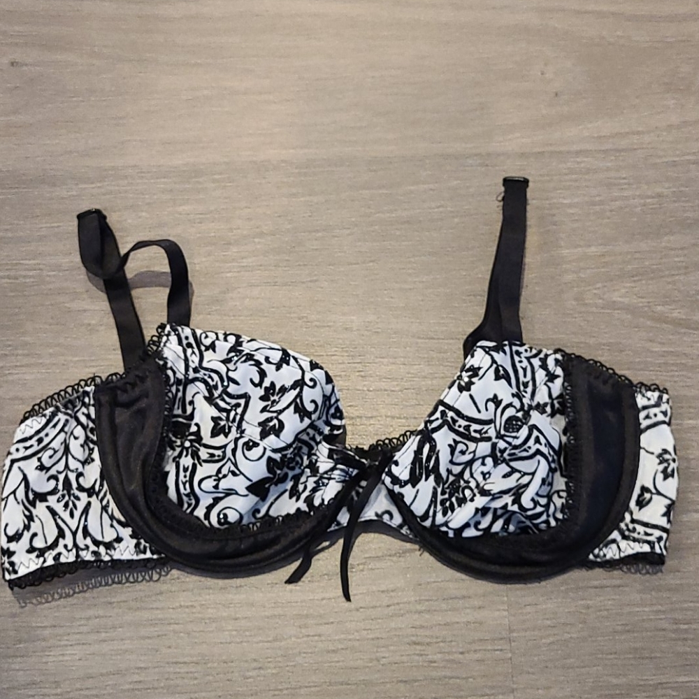 White and Black Flower Bra 34A